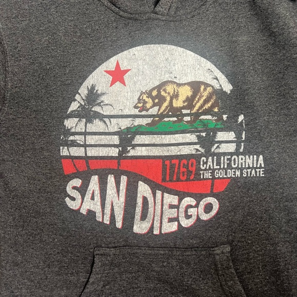 Y2K Gray California Hoodie! - Picture 3 of 13